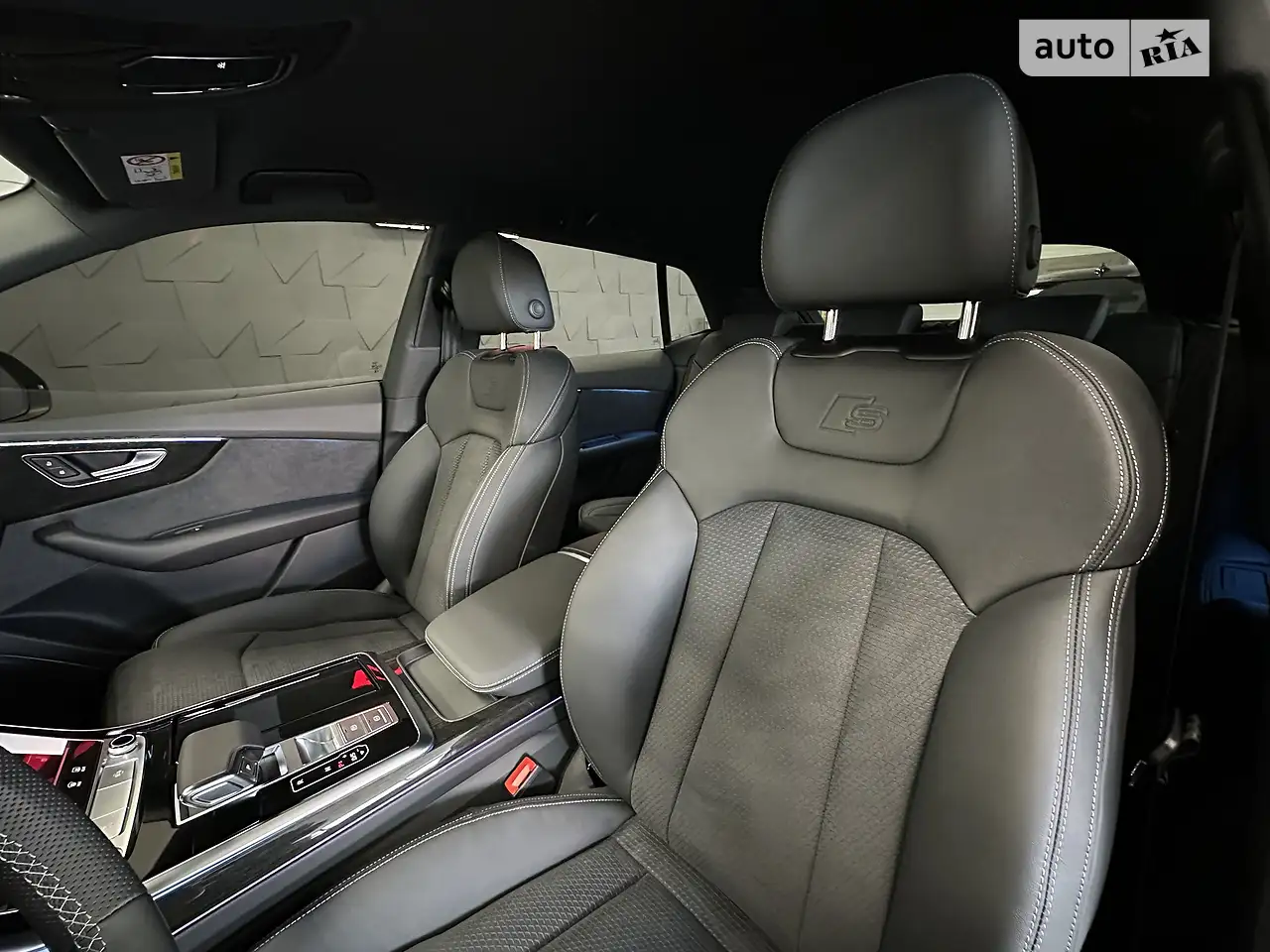 Новини Тернополя - фото з Є за 7 тисяч гривень, а є й за кілька мільйонів: найдорожчі і найдешевші авто, які продають в області