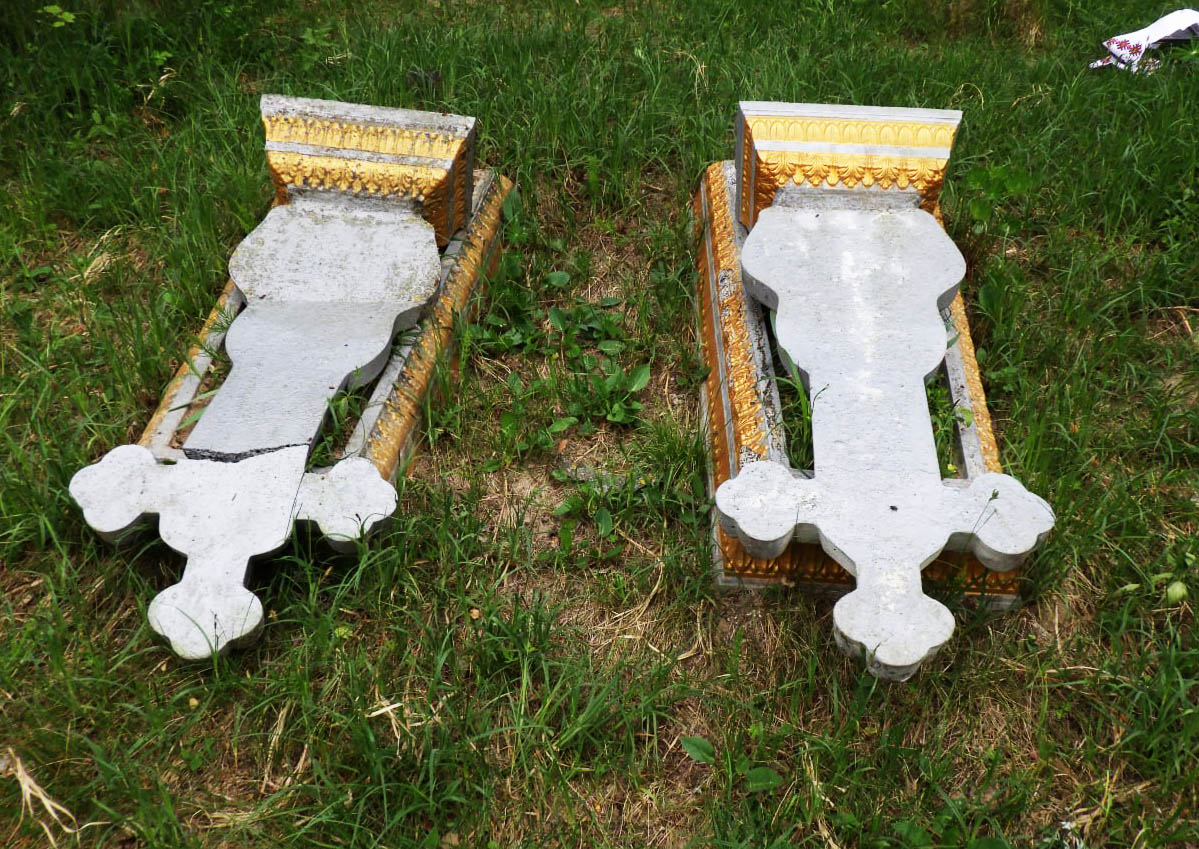 Новини Житомира - фото з Був п’яний: на Овруччині 17-річний хлопець зруйнував понад 40 пам’ятників на кладовищі понад 40 пам’ятників зруйнував 17-річний хлопець на кладовищі в овруцькій громаді: поліція з’ясовує обставини