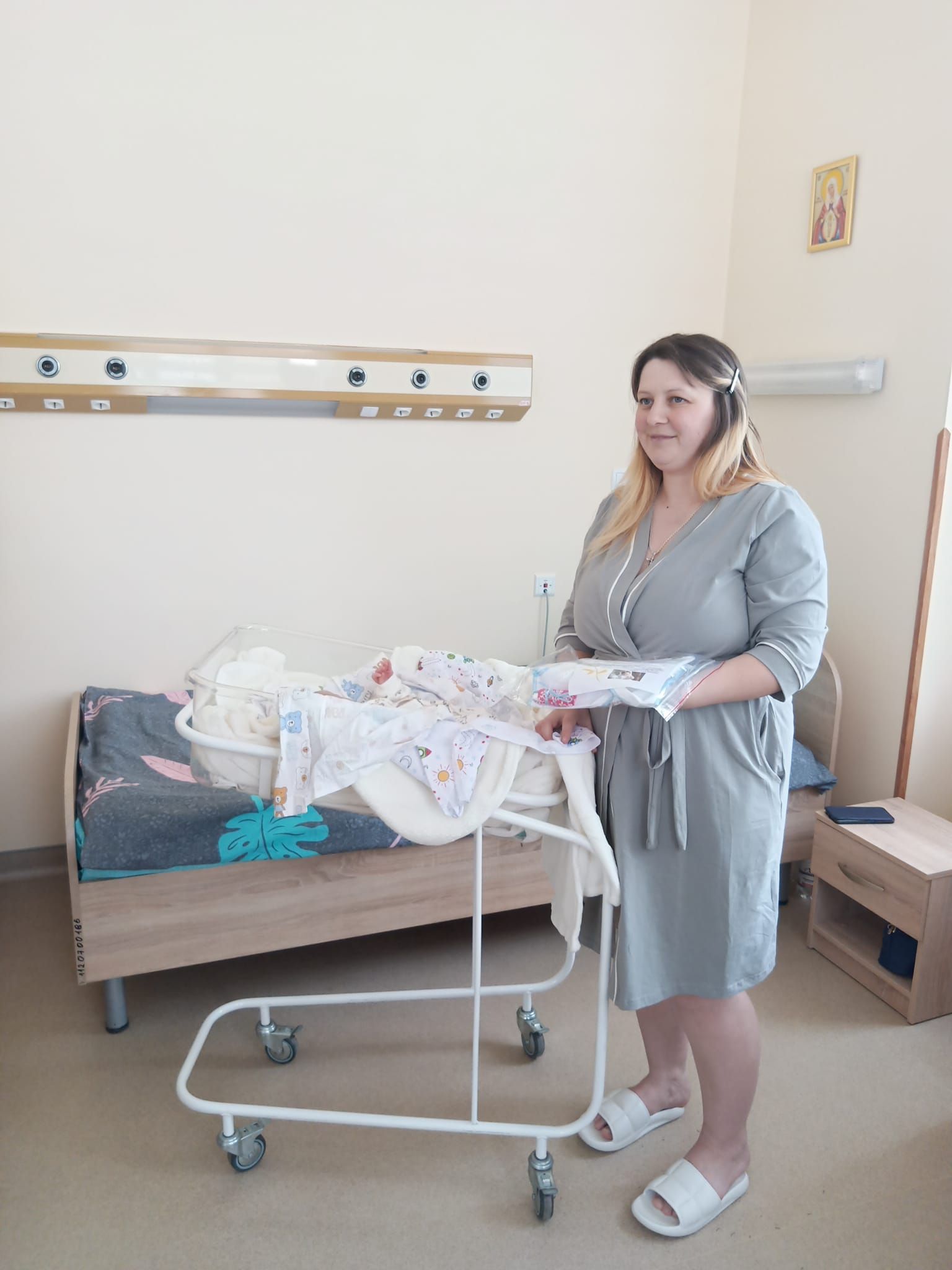 Новини Тернополя - фото з «Народжені у вишиванці»: немовлятам в тернопільських пологових подарували вишиванки