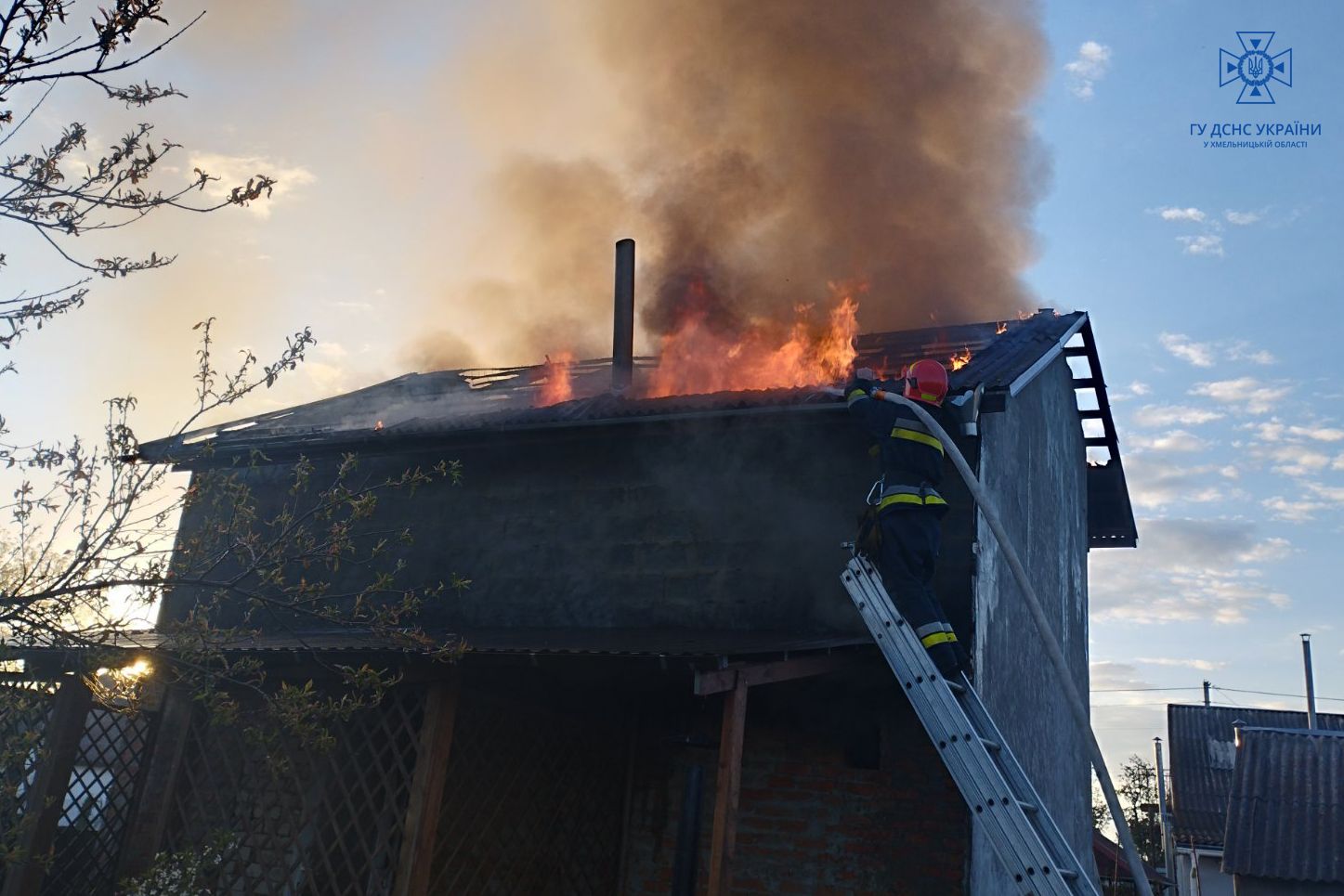 Новини Хмельницького - фото з На Хмельниччині горіли авто й господарчі споруди