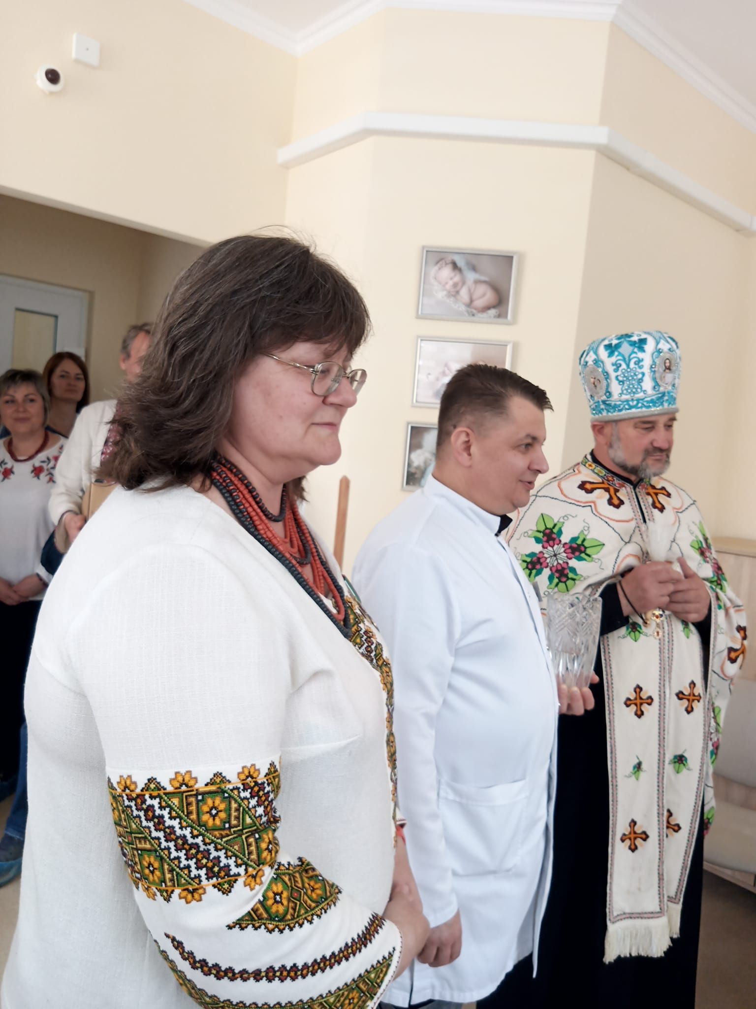 Новини Тернополя - фото з «Народжені у вишиванці»: немовлятам в тернопільських пологових подарували вишиванки