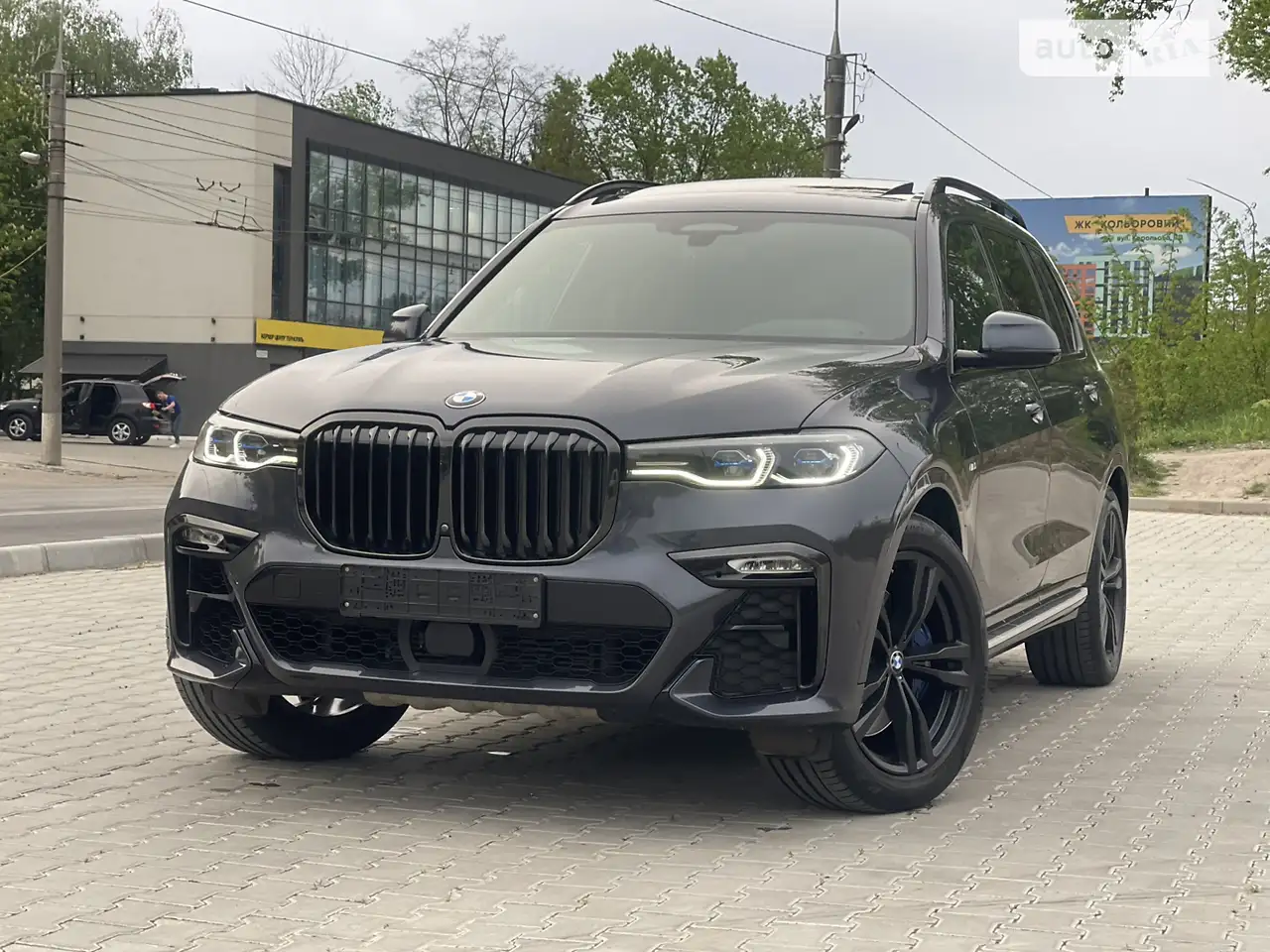 Новини Тернополя - фото з Є за 7 тисяч гривень, а є й за кілька мільйонів: найдорожчі і найдешевші авто, які продають в області