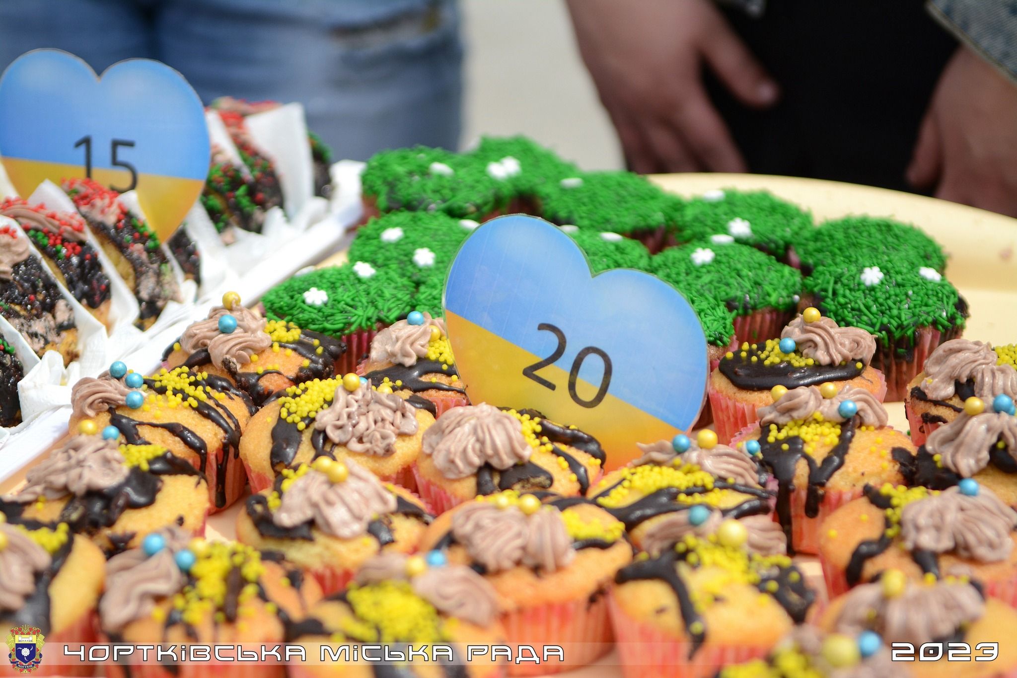 Новини Тернополя - фото з Майже 77 тисяч гривень для ЗСУ зібрали у Чорткові на благодійному ярмарку в День вишиванки