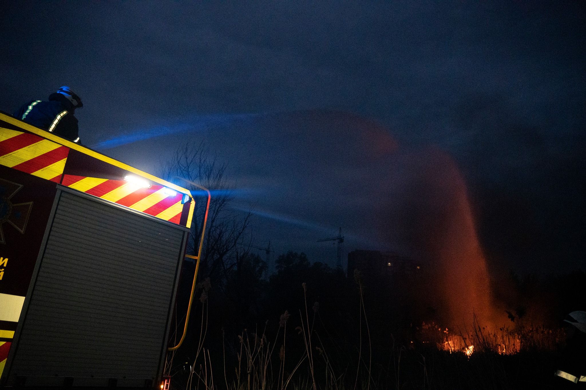 Новини Хмельницького - фото з На Озерній горів очерет, на Соборній – квартира в п'ятиповерхівці  (ВІДЕО, ФОТО)