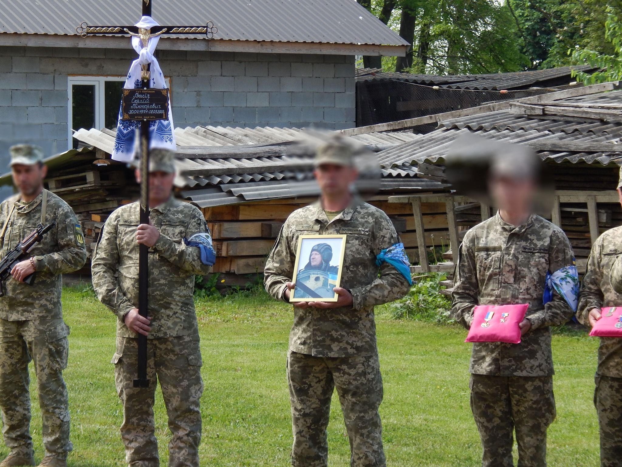 Новини Хмельницького - фото з Одним з перших прийняв бій: перепоховали танкіста з Шепетівщини