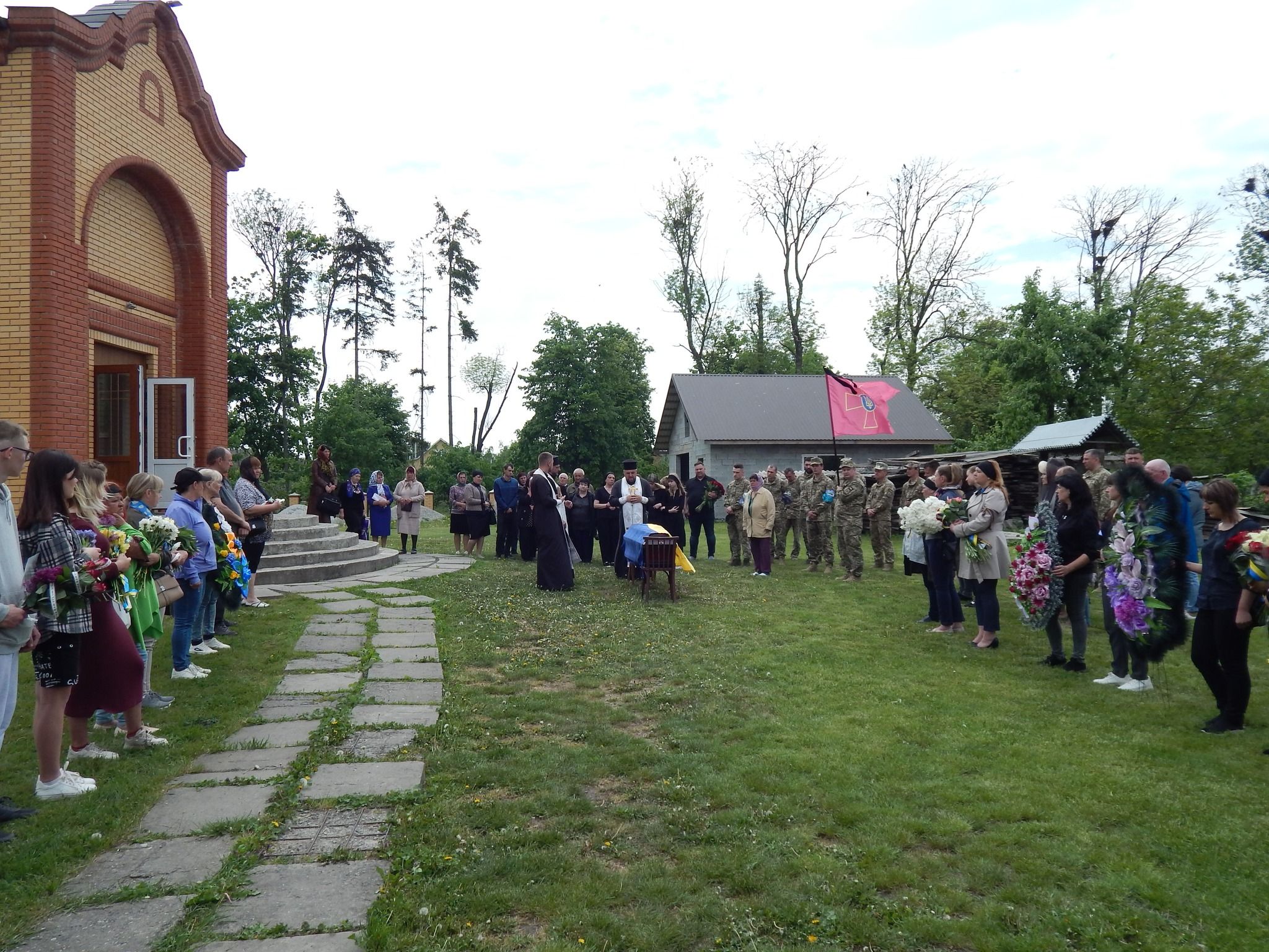 Новини Хмельницького - фото з Одним з перших прийняв бій: перепоховали танкіста з Шепетівщини