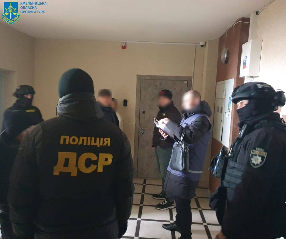 Новини Хмельницького - фото з Вимагали неіснуючий борг у підприємців: на Хмельниччині членам ОЗУ оголосили додаткову підозру