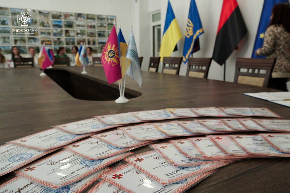 Новини Тернополя - фото з Перша група рятувальників Тернопільщини завершила курси з керування дронами