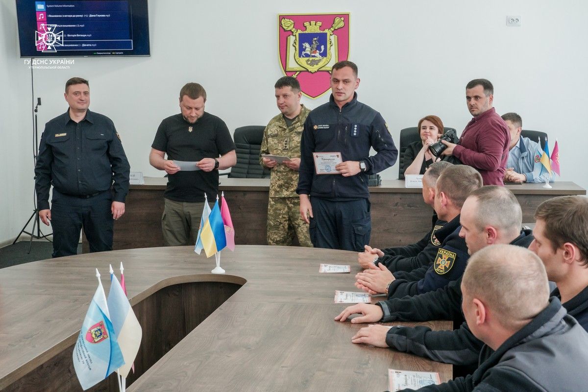 Новини Тернополя - фото з Перша група рятувальників Тернопільщини завершила курси з керування дронами