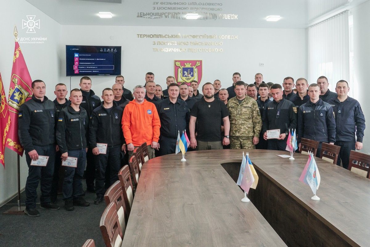 Новини Тернополя - фото з Перша група рятувальників Тернопільщини завершила курси з керування дронами