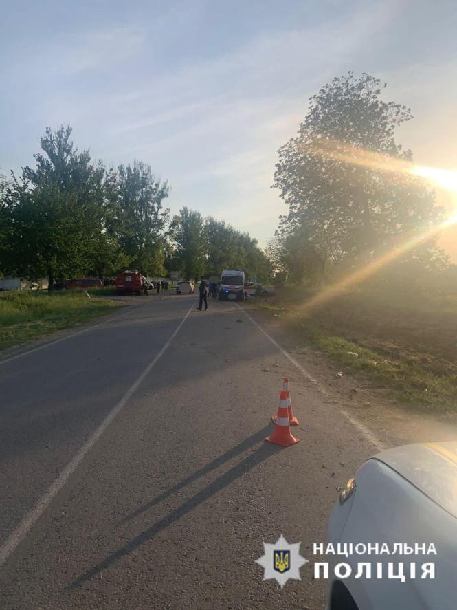 Новини Вінниці - фото з Водій загинув, четверо дітей-пасажирів у лікарні. У Тиврівській громаді перекинулося авто