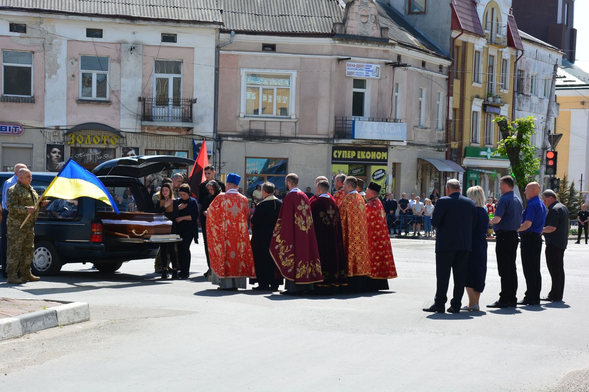 Новини Тернополя - фото з Дружина, дочка і син зустріли свого Героя Валерія Штика у Теребовлі