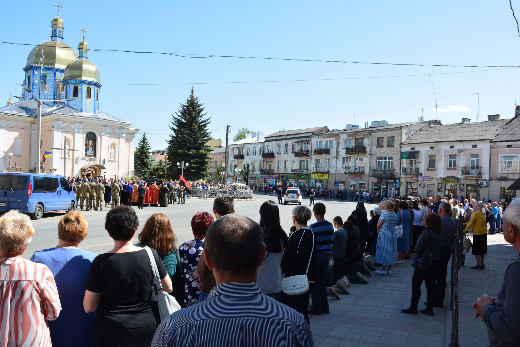 Новини Тернополя - фото з Дружина, дочка і син зустріли свого Героя Валерія Штика у Теребовлі