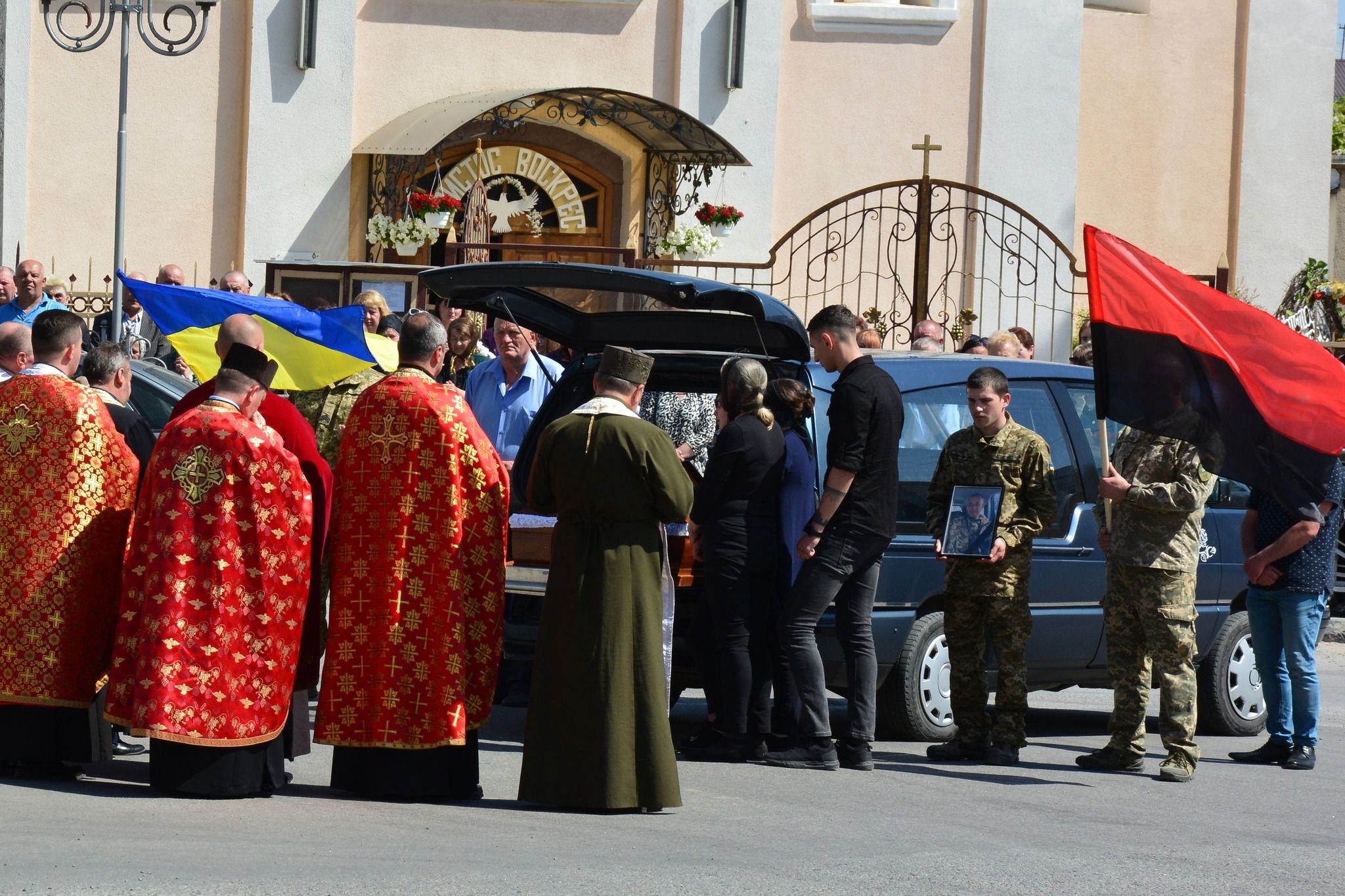 Новини Тернополя - фото з Дружина, дочка і син зустріли свого Героя Валерія Штика у Теребовлі