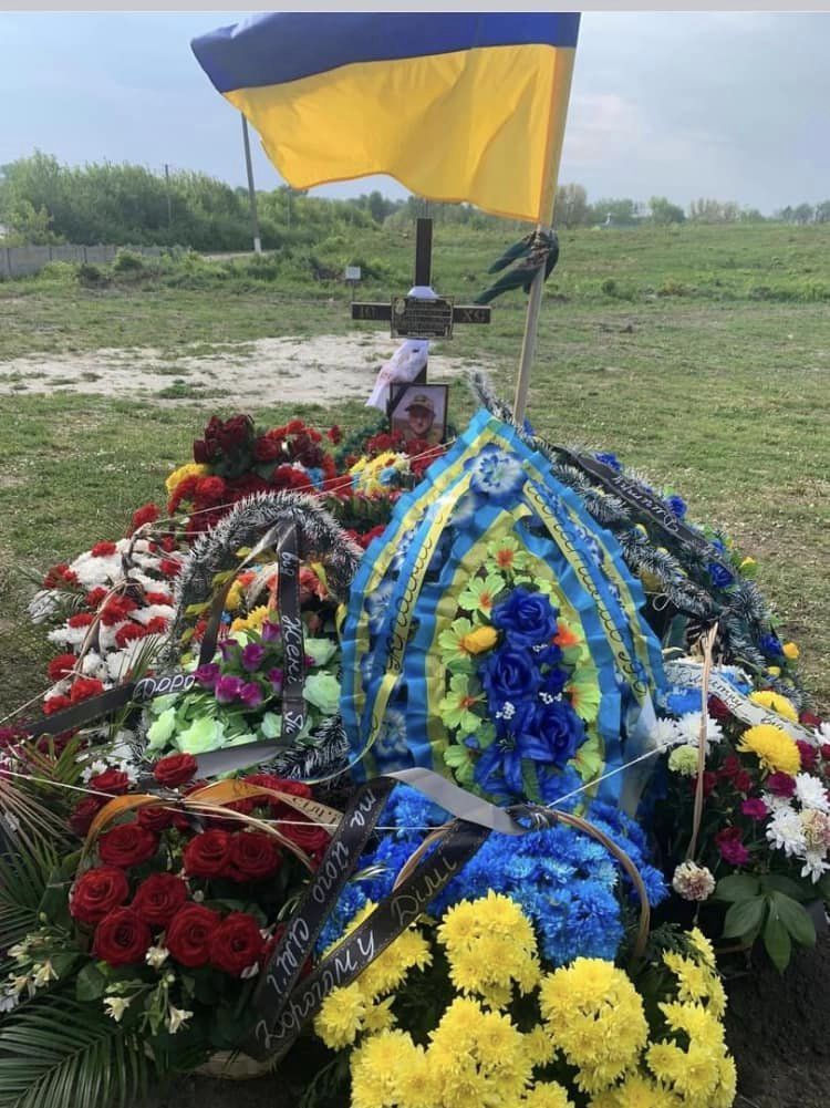 Новини Козятина - фото з «Йому назавжди 25». У Пузирках попрощалися з Героєм Дмитром Горофянюком