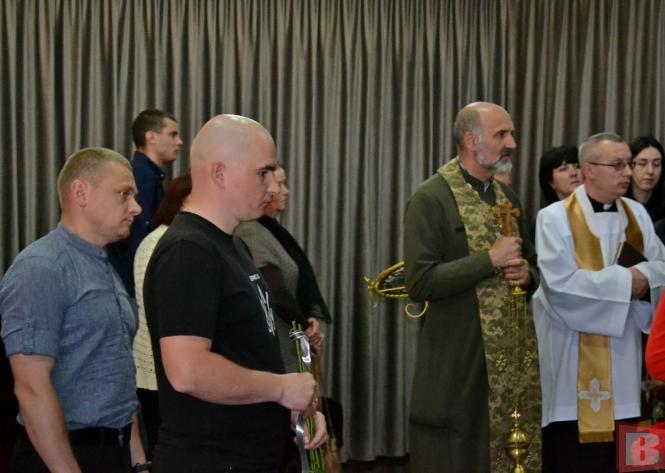 Новини Хмельницького - фото з “Мамо, хто ж тебе захистить?”. Хмельницький прощався з 32-річним солдатом Олександром Сірим