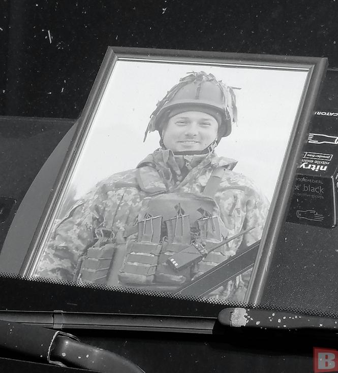 Новини Хмельницького - фото з “Мамо, хто ж тебе захистить?”. Хмельницький прощався з 32-річним солдатом Олександром Сірим