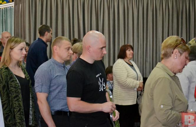 Новини Хмельницького - фото з “Мамо, хто ж тебе захистить?”. Хмельницький прощався з 32-річним солдатом Олександром Сірим