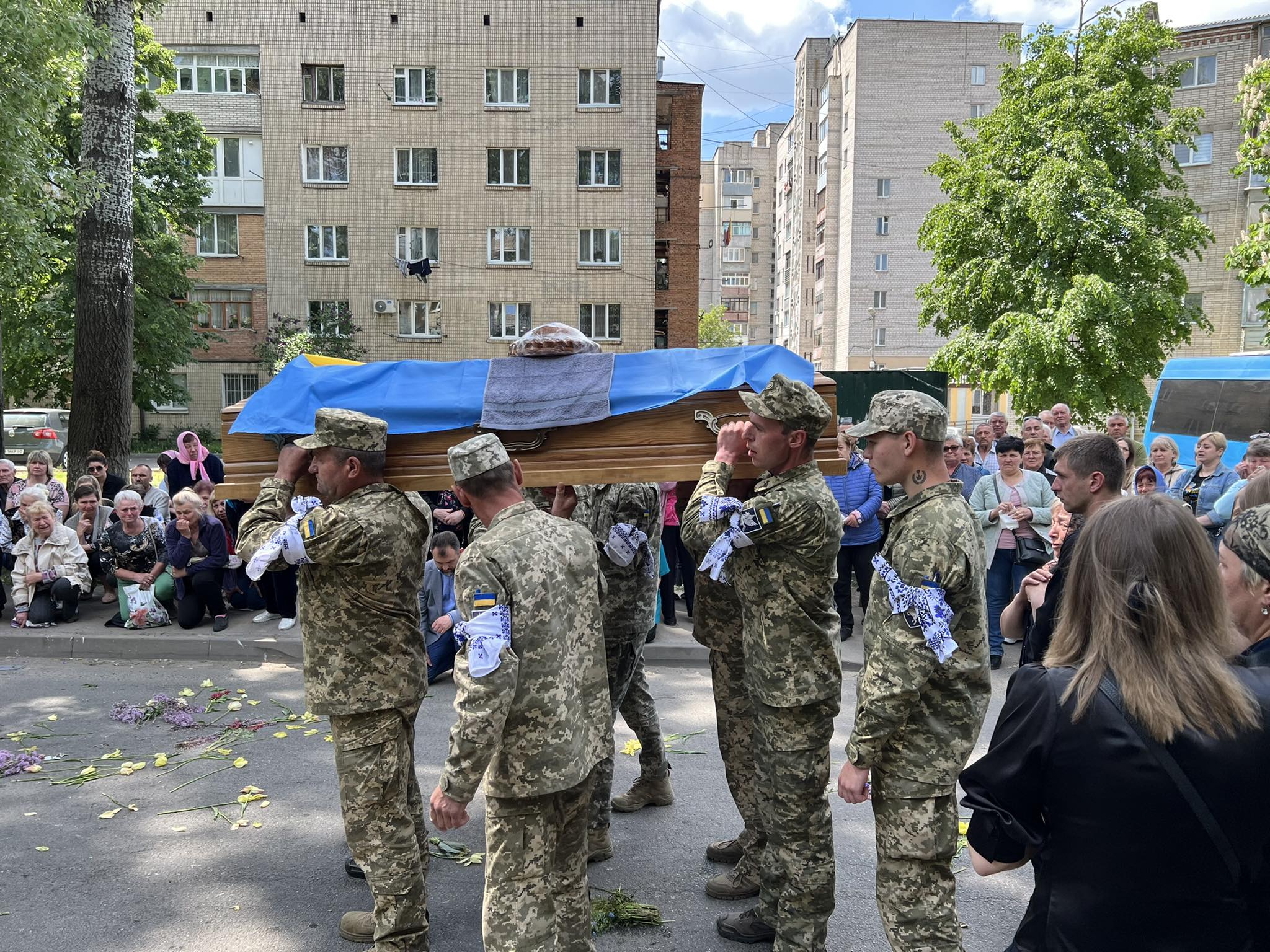 Новини Вінниці - фото з У квітні пішов на фронт і за кілька тижнів загинув. Вінниця попрощалась з Віталієм Медведським