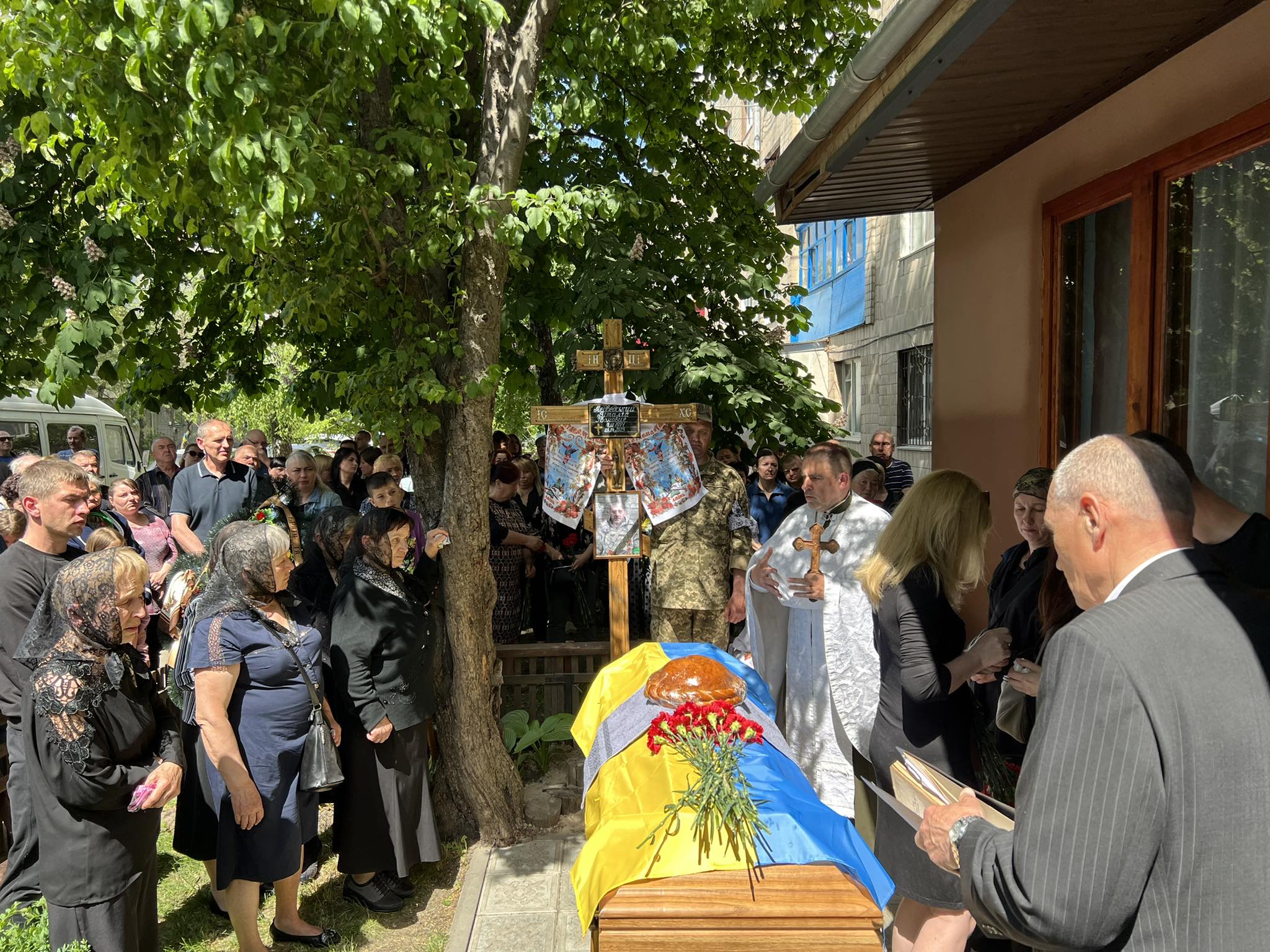 Новини Вінниці - фото з У квітні пішов на фронт і за кілька тижнів загинув. Вінниця попрощалась з Віталієм Медведським