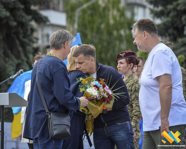 Новини Житомира - фото з Сім’ям чотирьох полеглих героїв було вручено ордени «За мужність» ІІІ ступеня