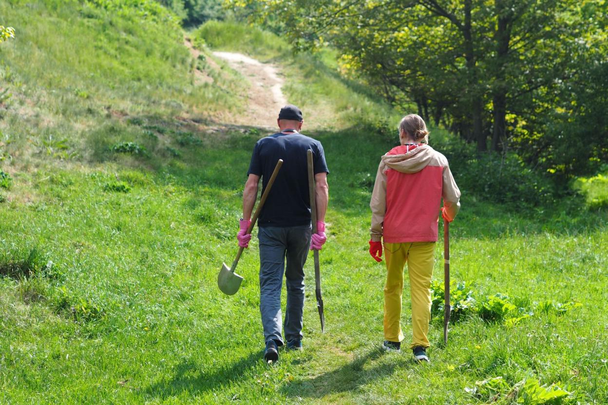 Новини Вінниці - фото з Вінничани почистили від борщівника береги малої річки