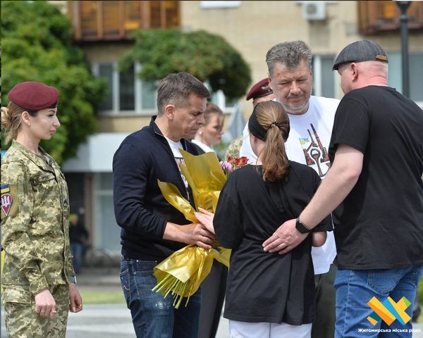 Новини Житомира - фото з Сім’ям чотирьох полеглих героїв було вручено ордени «За мужність» ІІІ ступеня
