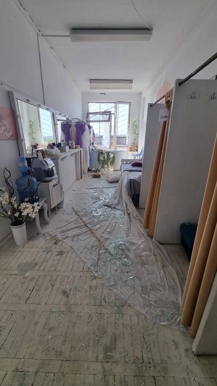 Новини Тернополя - фото з Творить красу на руїнах: як власниця відбудовує понівечену від обстрілу фотостудію і відновлює роботу