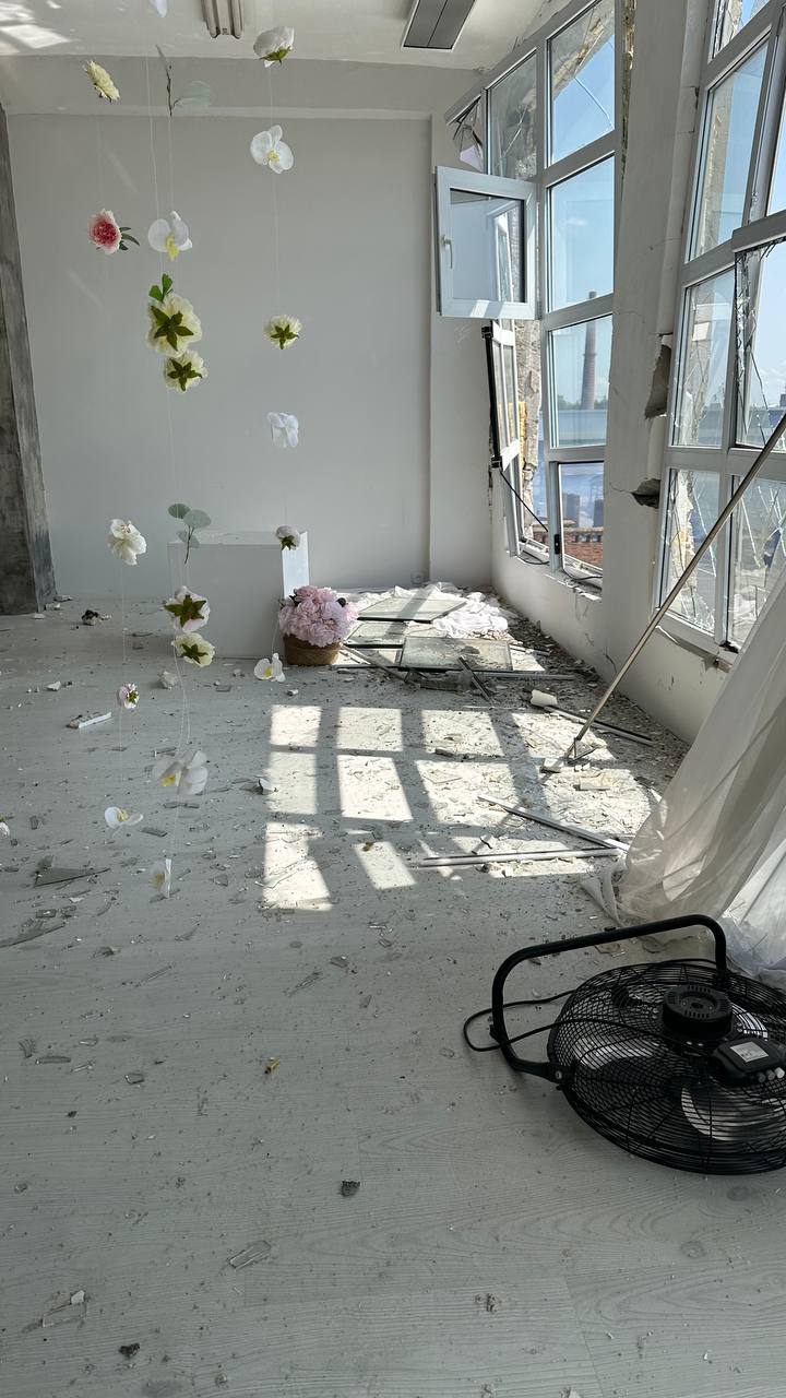 Новини Тернополя - фото з Творить красу на руїнах: як власниця відбудовує понівечену від обстрілу фотостудію і відновлює роботу