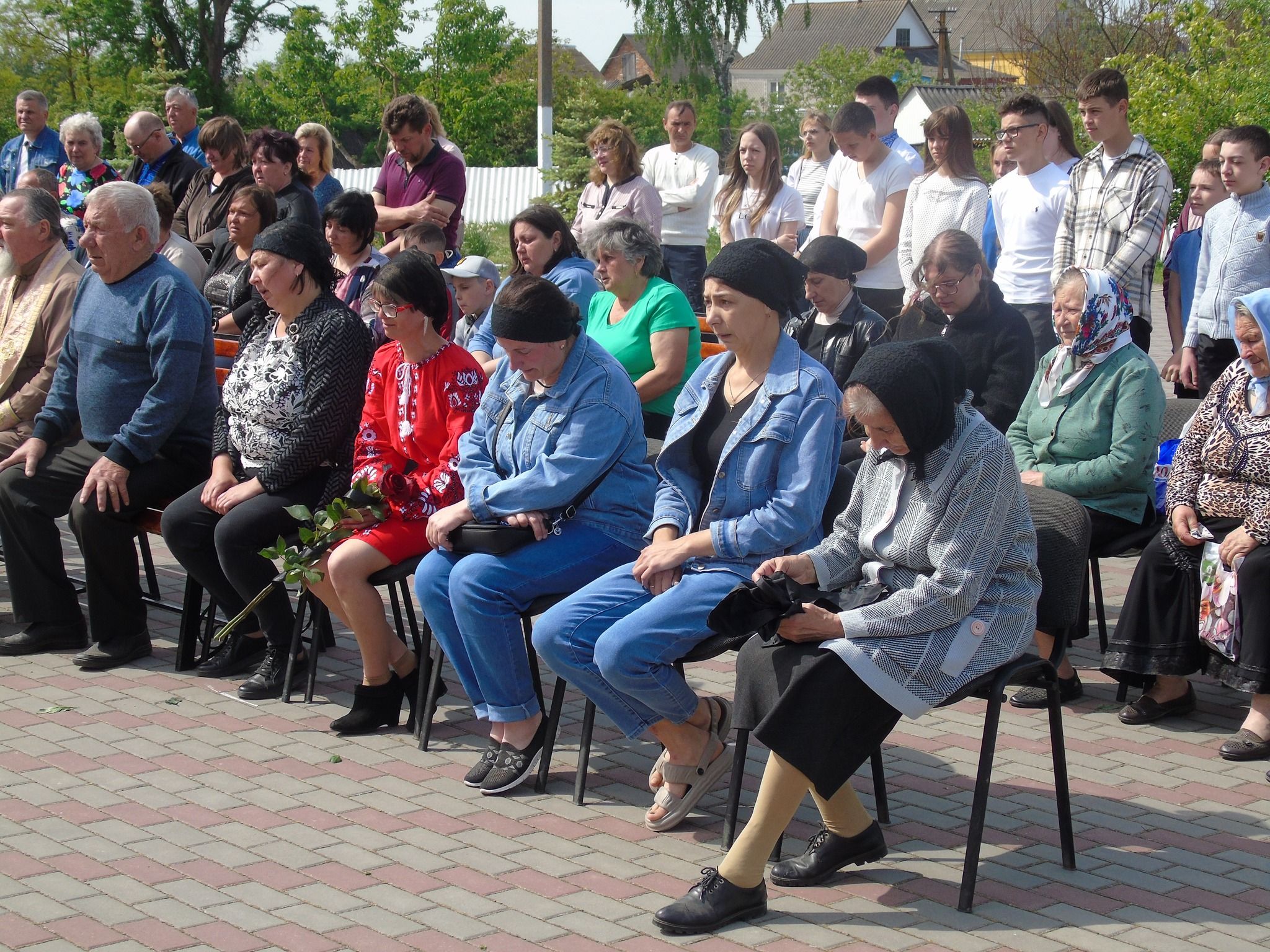 Новини Хмельницького - фото з П’ять меморіальних дошок на фасаді однієї школи: на Шепетівщині вшанували пам’ять загиблих воїнів