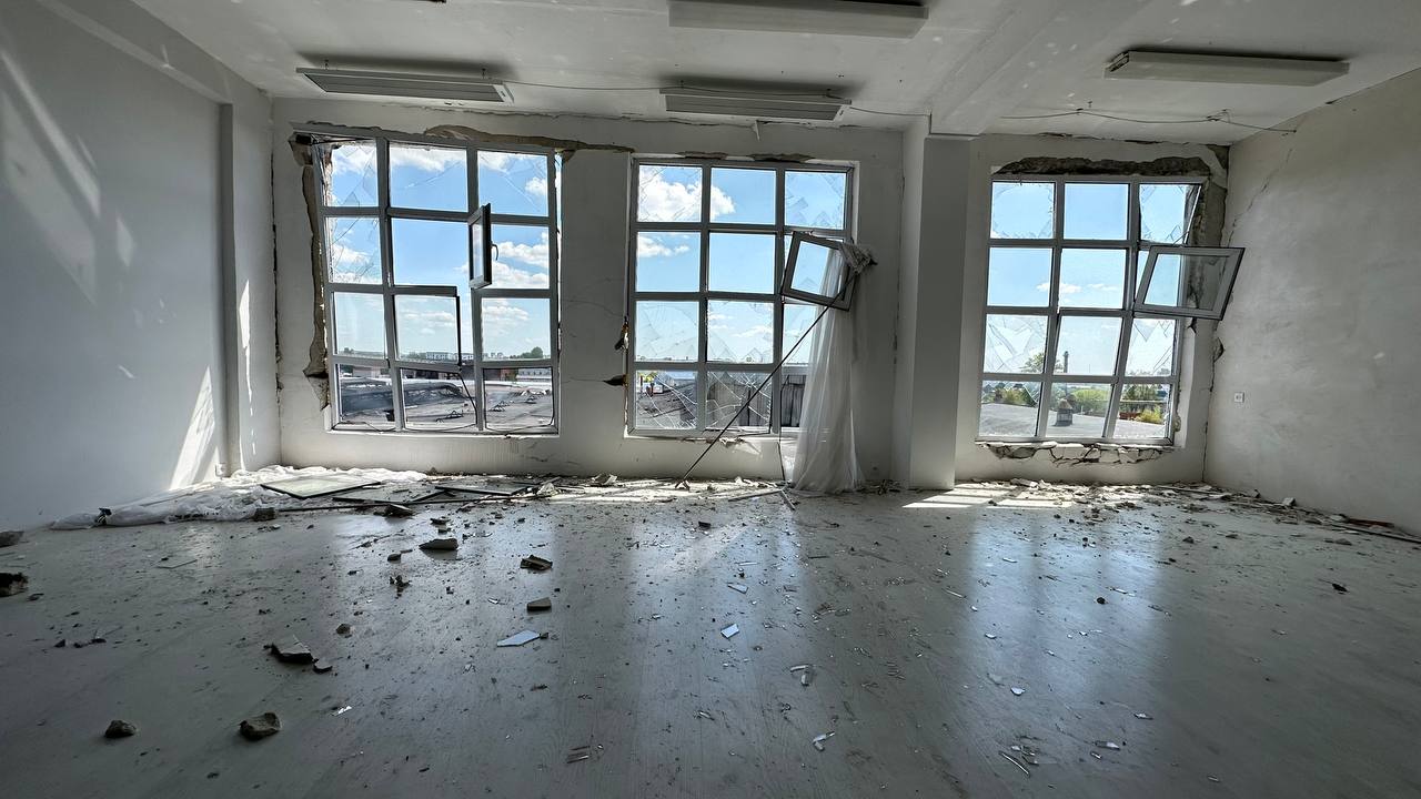 Новини Тернополя - фото з Творить красу на руїнах: як власниця відбудовує понівечену від обстрілу фотостудію і відновлює роботу