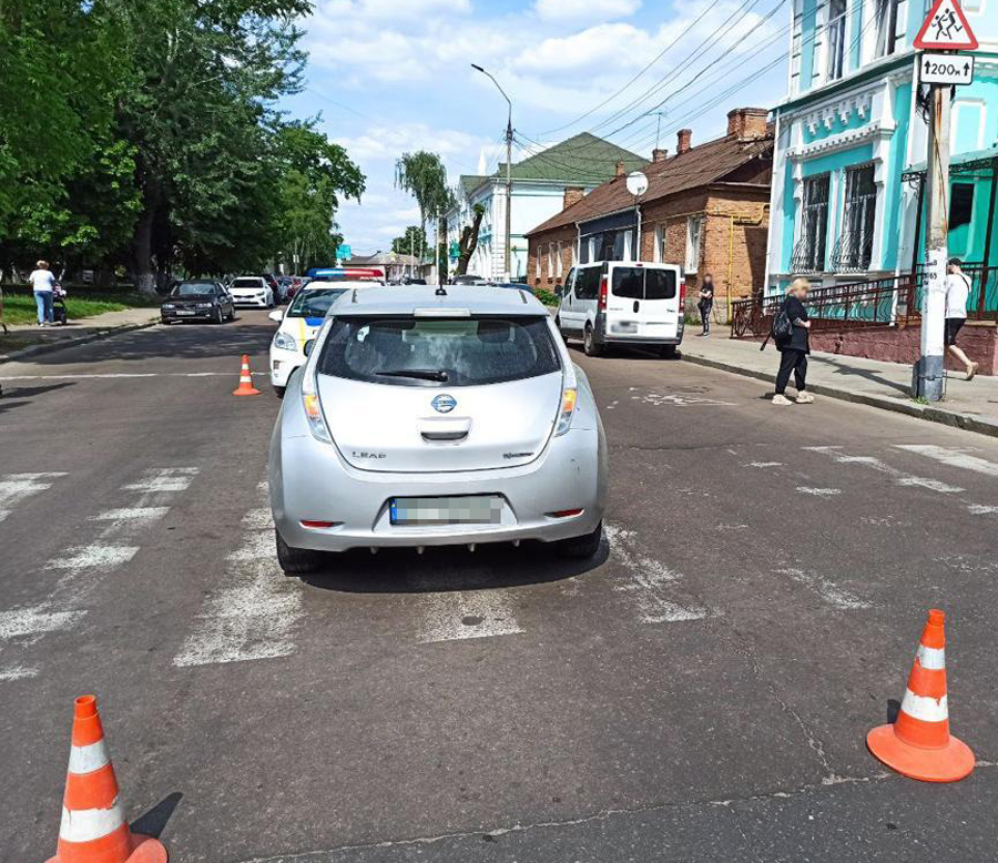 Новини Житомира - фото з У Житомирі на вулиці Ріхтера водійка «Nissan Leaf» збила 19-річну дівчину у житомирі поліція з’ясовує обставини дтп з травмуванням 19-річної дівчини