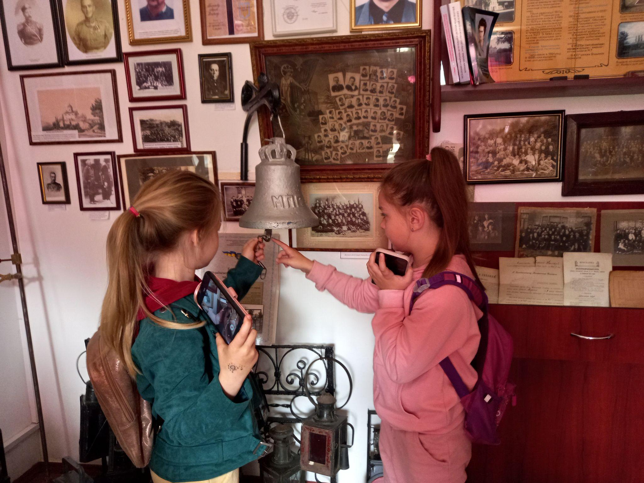 Новини Козятина - фото з Дзвонили у вокзальний дзвін і зазирали всередину старого фотоапарата