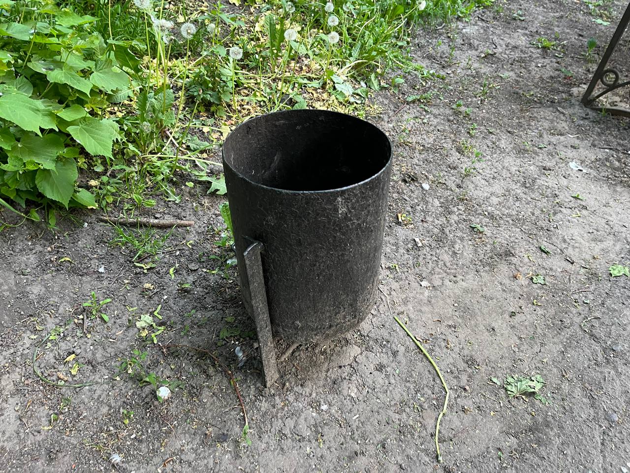 Новини Тернополя - фото з Лавки у фекаліях, полущені тротуари та розбиті ліхтарі: як виглядає Старий парк у Тернополі