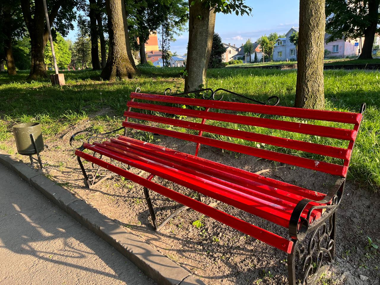 Новини Тернополя - фото з Лавки у фекаліях, полущені тротуари та розбиті ліхтарі: як виглядає Старий парк у Тернополі