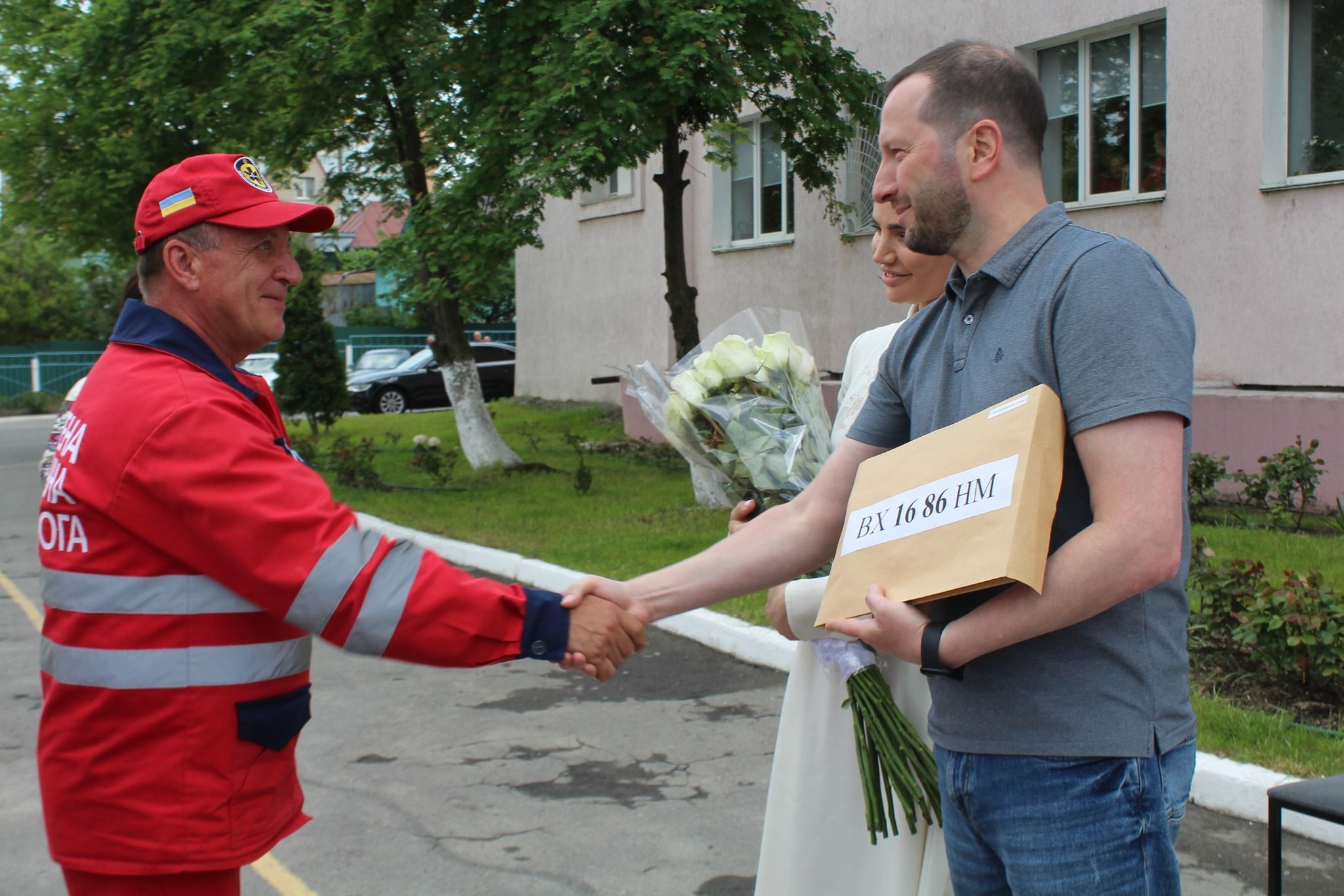 Новини Хмельницького - фото з Хмельниччина отримала три сучасних «швидких» від ВООЗ