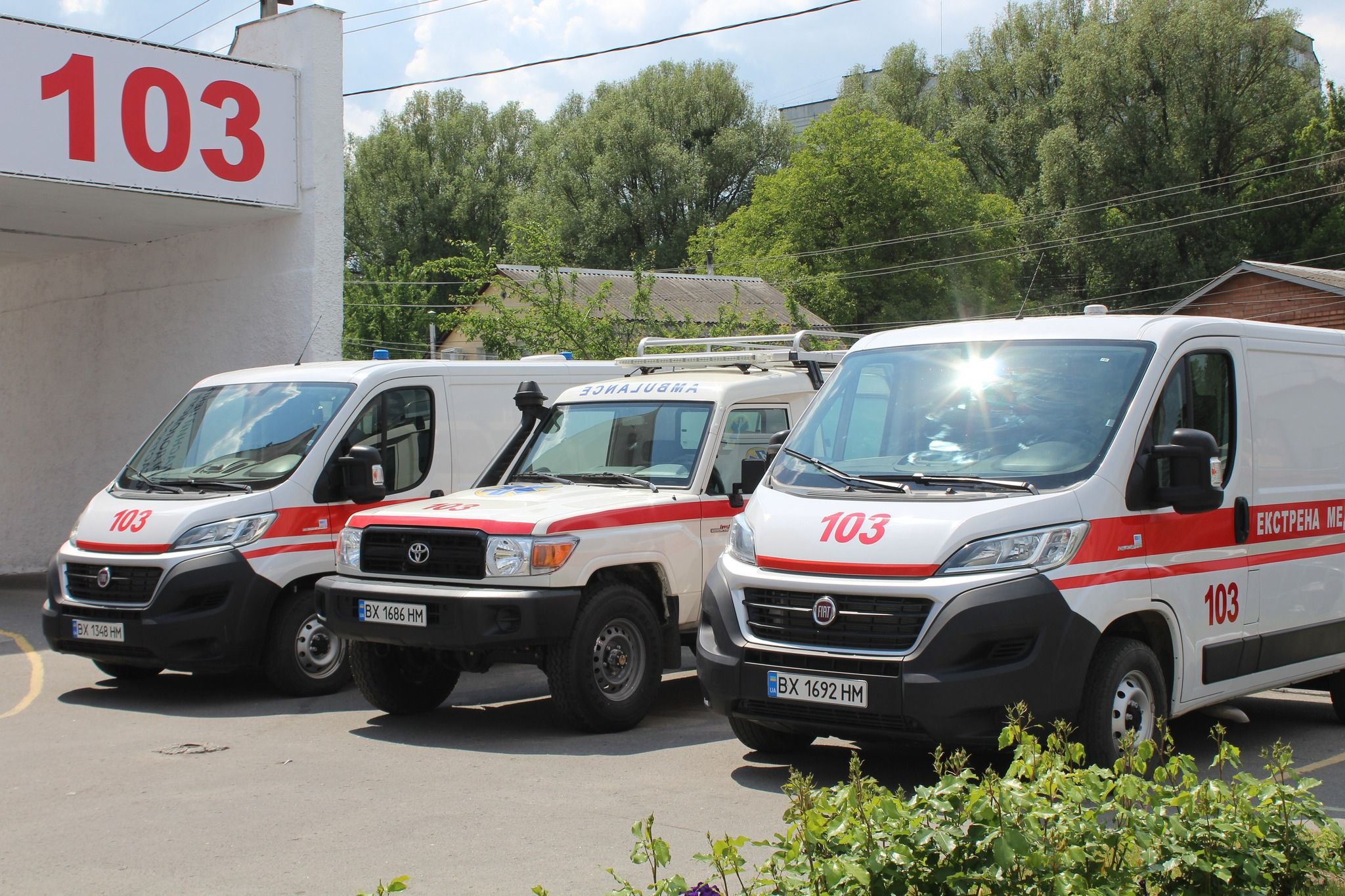 Новини Хмельницького - фото з Хмельниччина отримала три сучасних «швидких» від ВООЗ