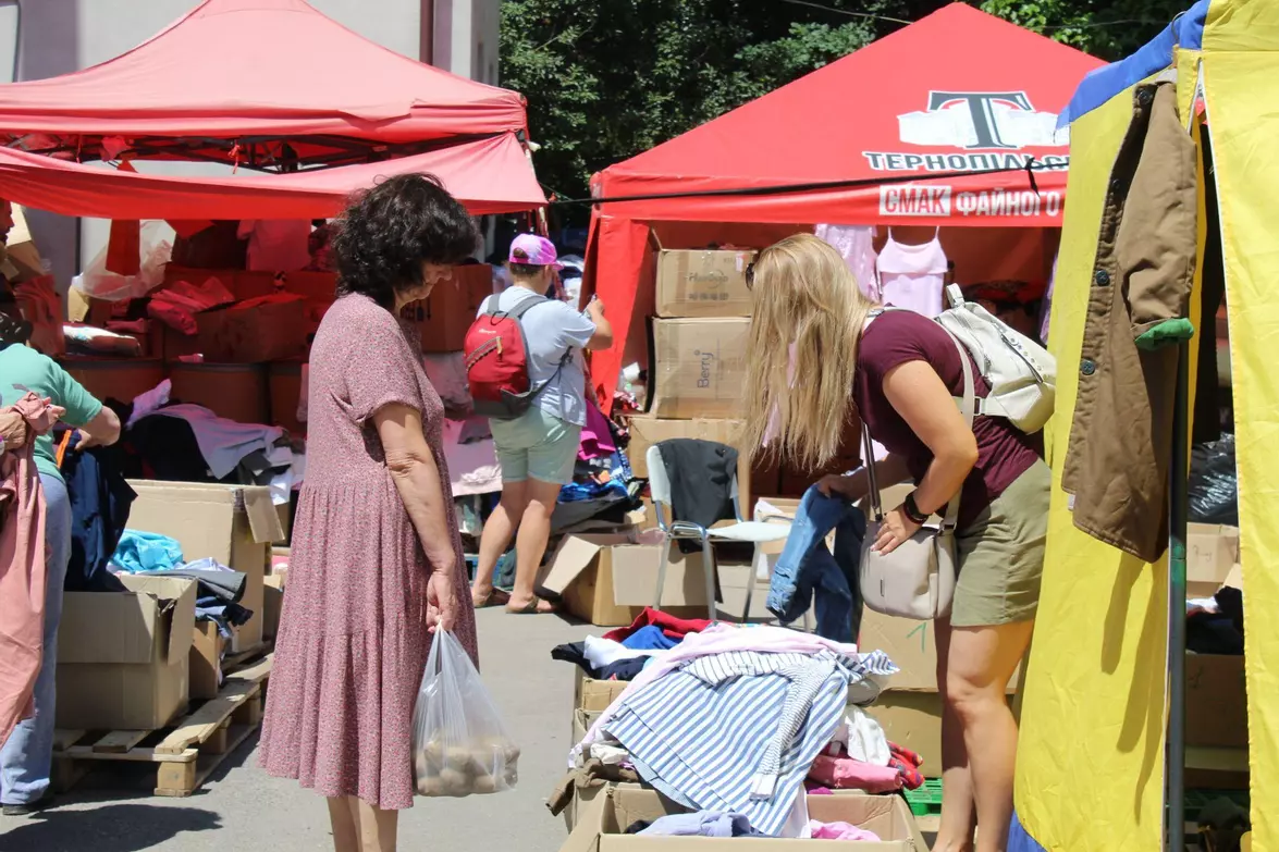 Новини Тернополя - фото з Куди віддати непотрібний одяг у Тернополі: ми зібрали перелік адрес, де його приймають для потребуючих