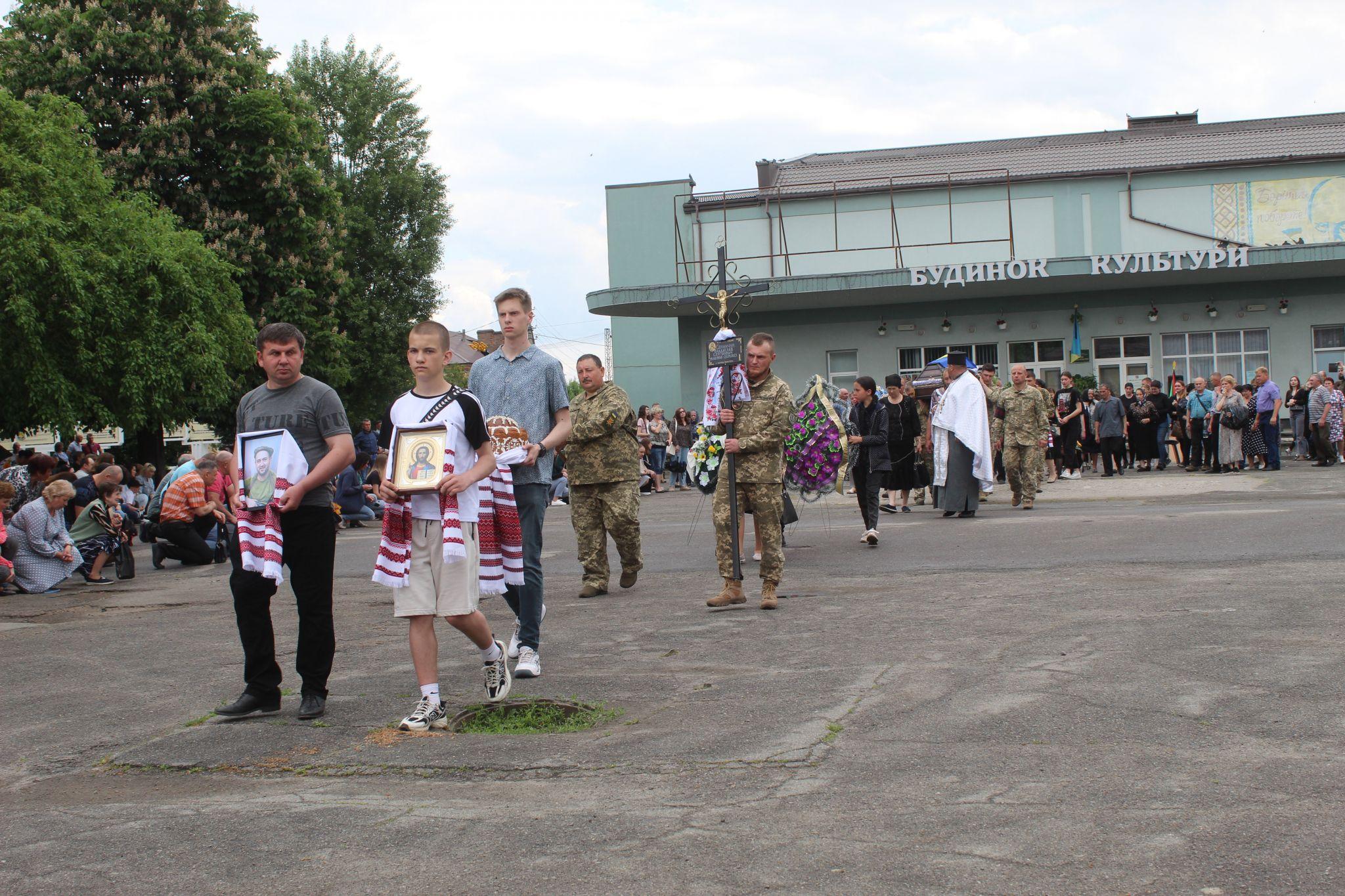 Новини Козятина - фото з Він був тихим і любив дітей. В останню путь провели Владислава Сохинчука