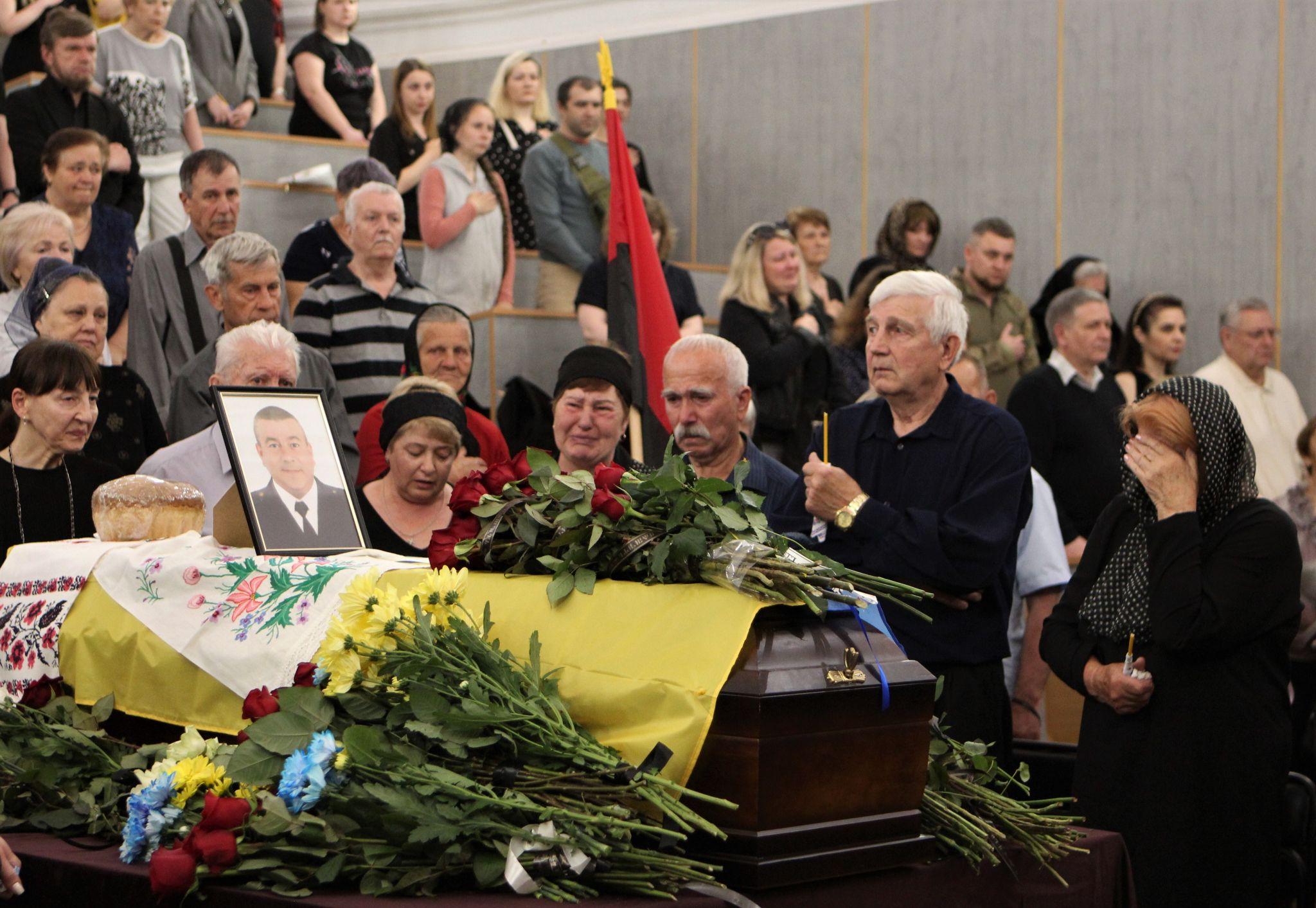 Новини Вінниці - фото з «Він любив життя і він умів жити»: у Вінниці попрощалися з бойовим медиком Володимиром Іпатовим
