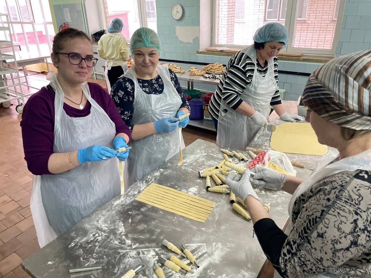 Новини Хмельницького - фото з З Нетішина на передову рушили позашляховики (ФОТО)