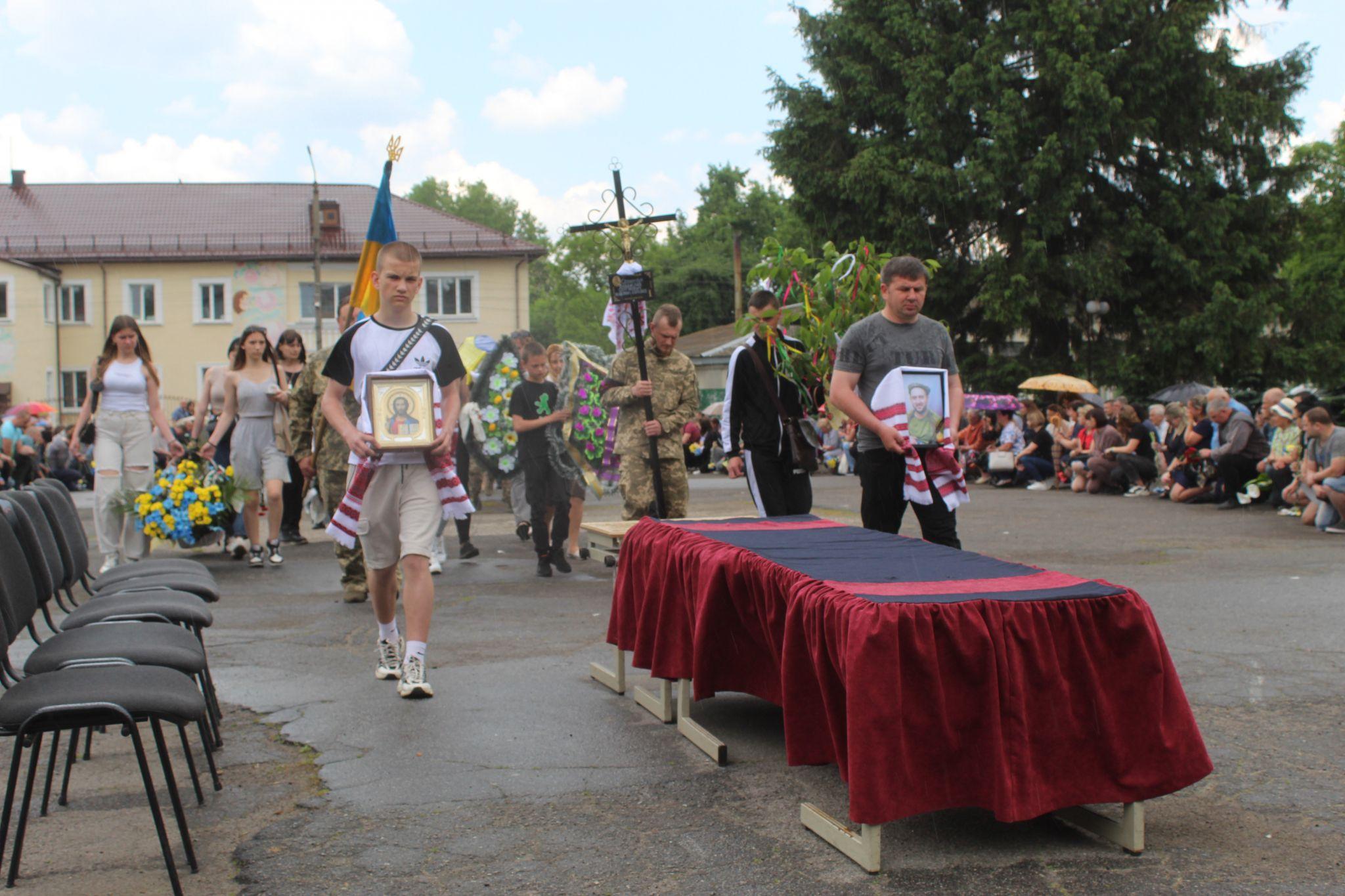 Новини Козятина - фото з Він був тихим і любив дітей. В останню путь провели Владислава Сохинчука