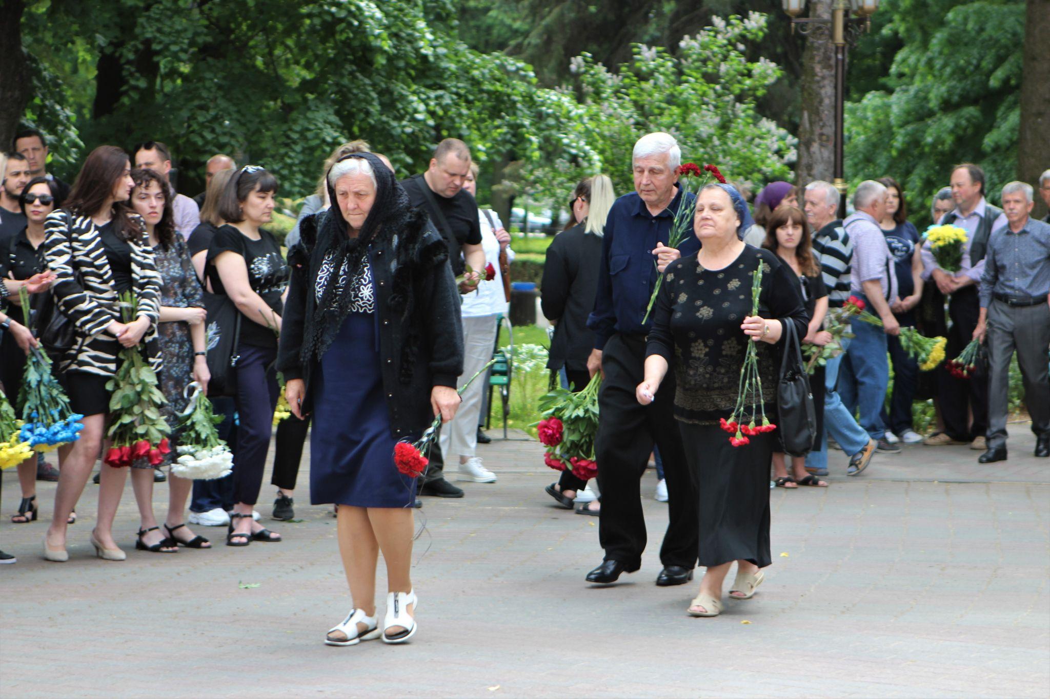 Новини Вінниці - фото з «Він любив життя і він умів жити»: у Вінниці попрощалися з бойовим медиком Володимиром Іпатовим
