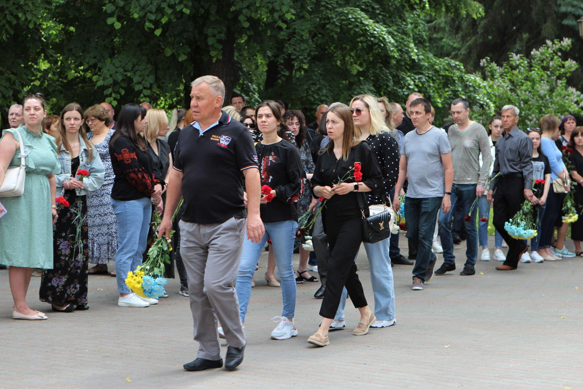 Новини Вінниці - фото з «Він любив життя і він умів жити»: у Вінниці попрощалися з бойовим медиком Володимиром Іпатовим