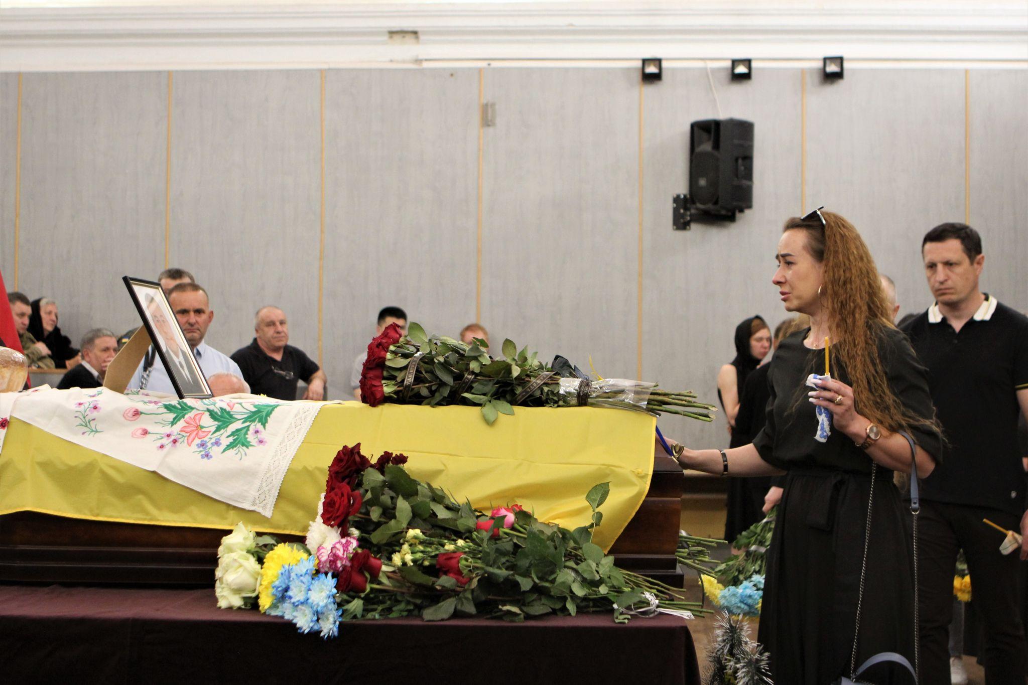 Новини Вінниці - фото з «Він любив життя і він умів жити»: у Вінниці попрощалися з бойовим медиком Володимиром Іпатовим