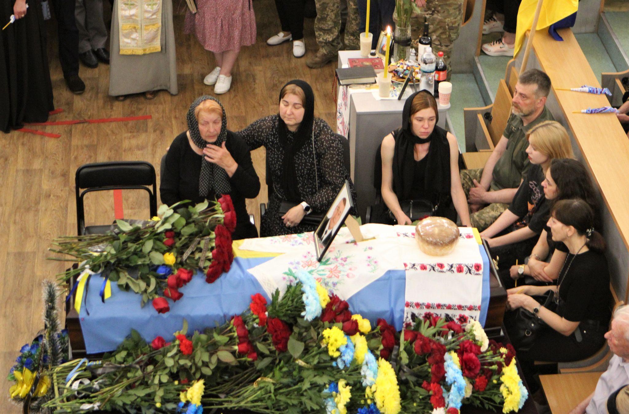 Новини Вінниці - фото з «Він любив життя і він умів жити»: у Вінниці попрощалися з бойовим медиком Володимиром Іпатовим