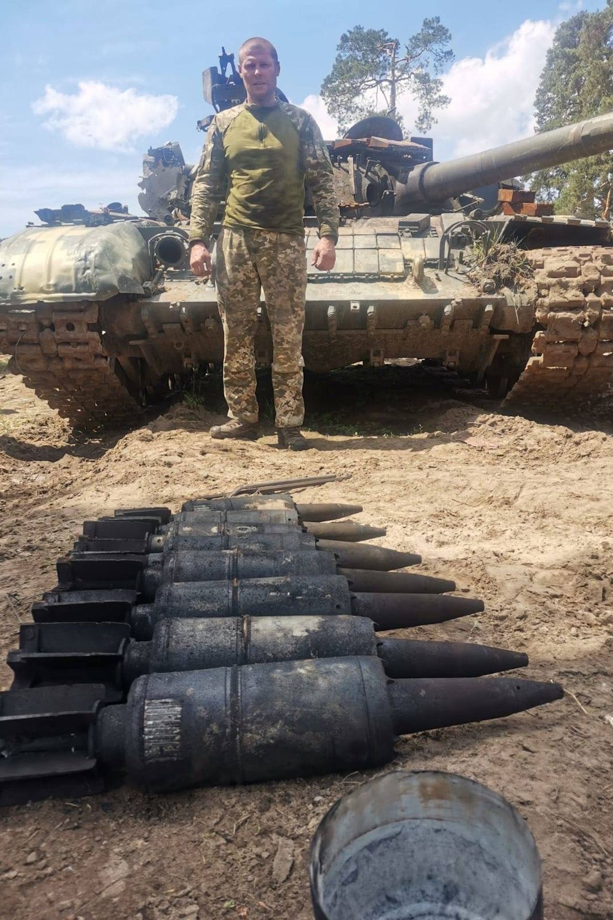 Новини Хмельницького - фото з Сапер-водолаз із Кам’янеччини повернув життя підбитому танку (ФОТО)