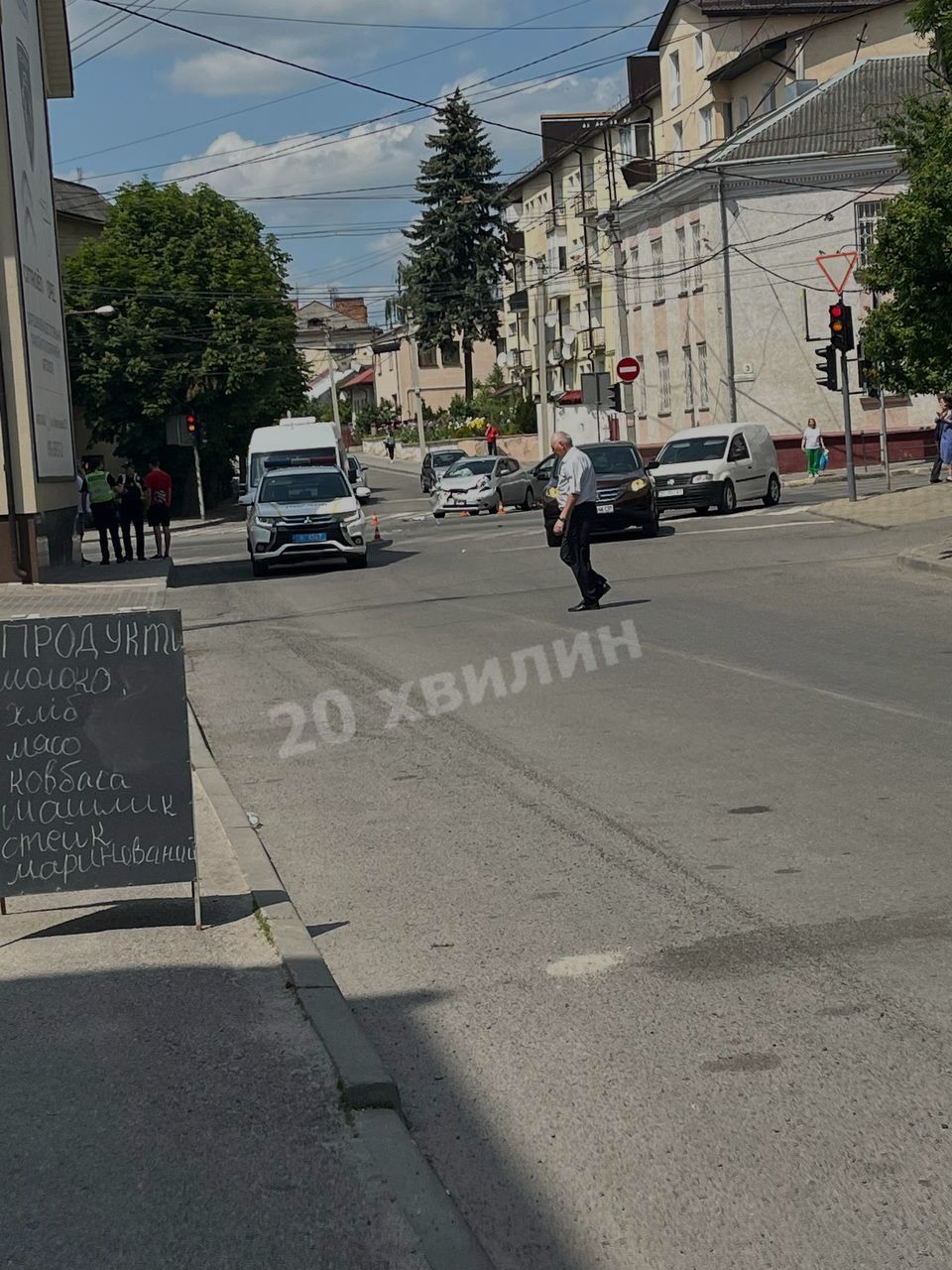 Новини Тернополя - фото з ДТП на Бандери, не розминулись легковик та мікроавтобус: подробиці (ОНОВЛЮЄТЬСЯ)