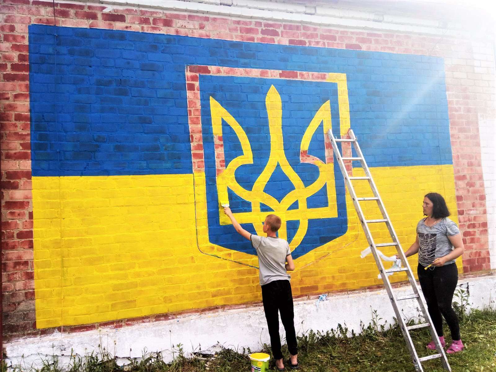 Новини Хмельницького - фото з Синьо-жовтий мурал створили у селі Шепетівського району