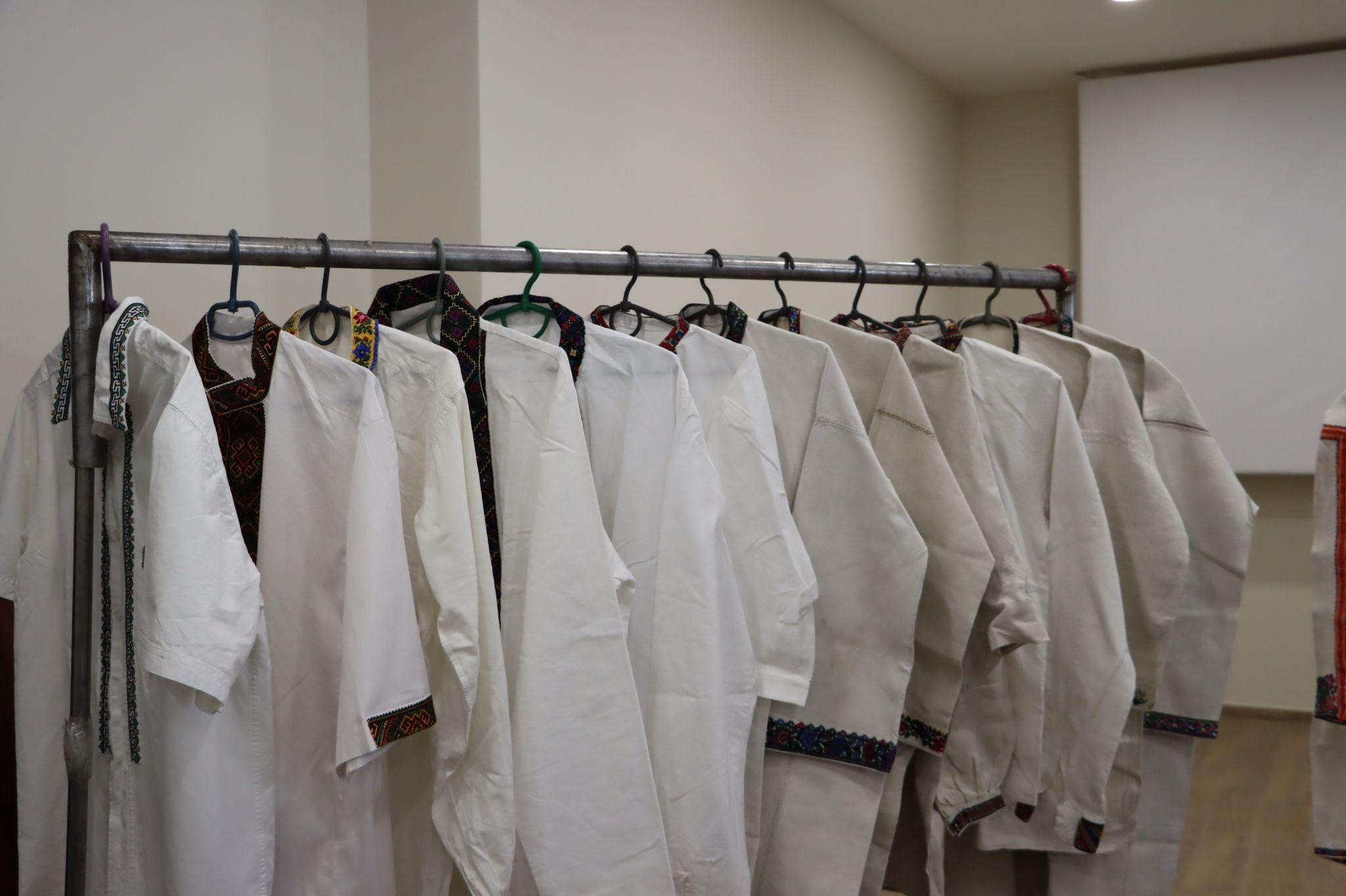 Новини Тернополя - фото з Колекцію унікальних чоловічих вишиванок показали в обласному краєзнавчому музеї (ФОТО)